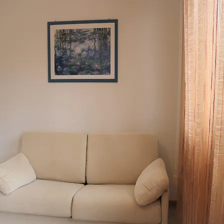 Modern And Cozy Close To The Daire